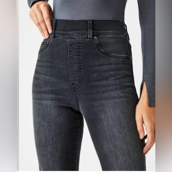 SPANX Ankle Straight Leg Jeans Black - Picture 3 of 8